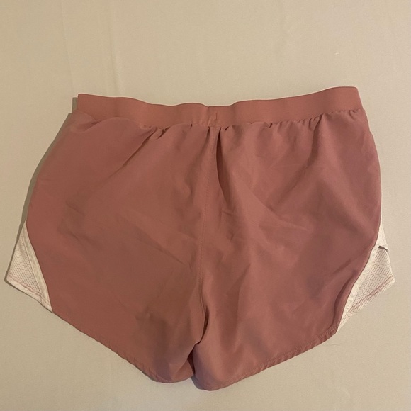 Under Armour Sz L Women’s Pink Athletic Shorts with Elastic Waistband - Picture 2 of 7